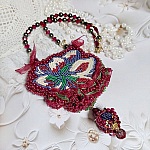 Collier Enchantement d&rsquo;Automne brod&eacute; avec rocailles, rubans, rondes nacr&eacute;es, toupies et perles Cristal Swarovski